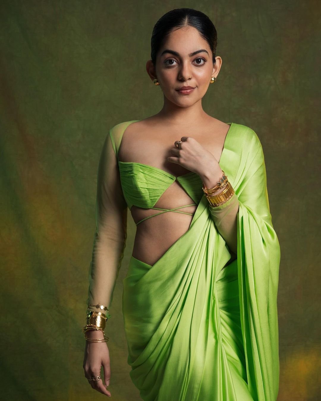Ahaana-Krishna-Photos-in-Green-Saree-11