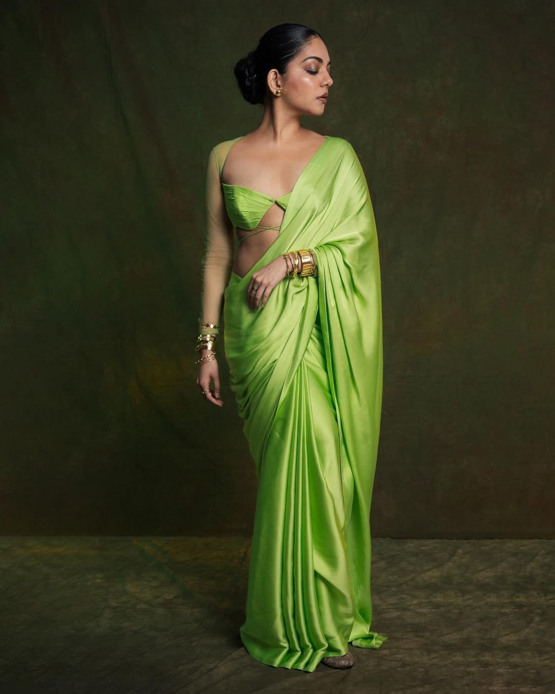 Ahaana-Krishna-Photos-in-Green-Saree-3