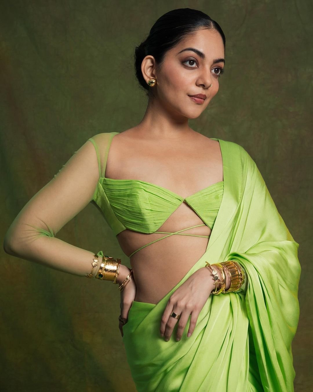 Ahaana-Krishna-Photos-in-Green-Saree-7