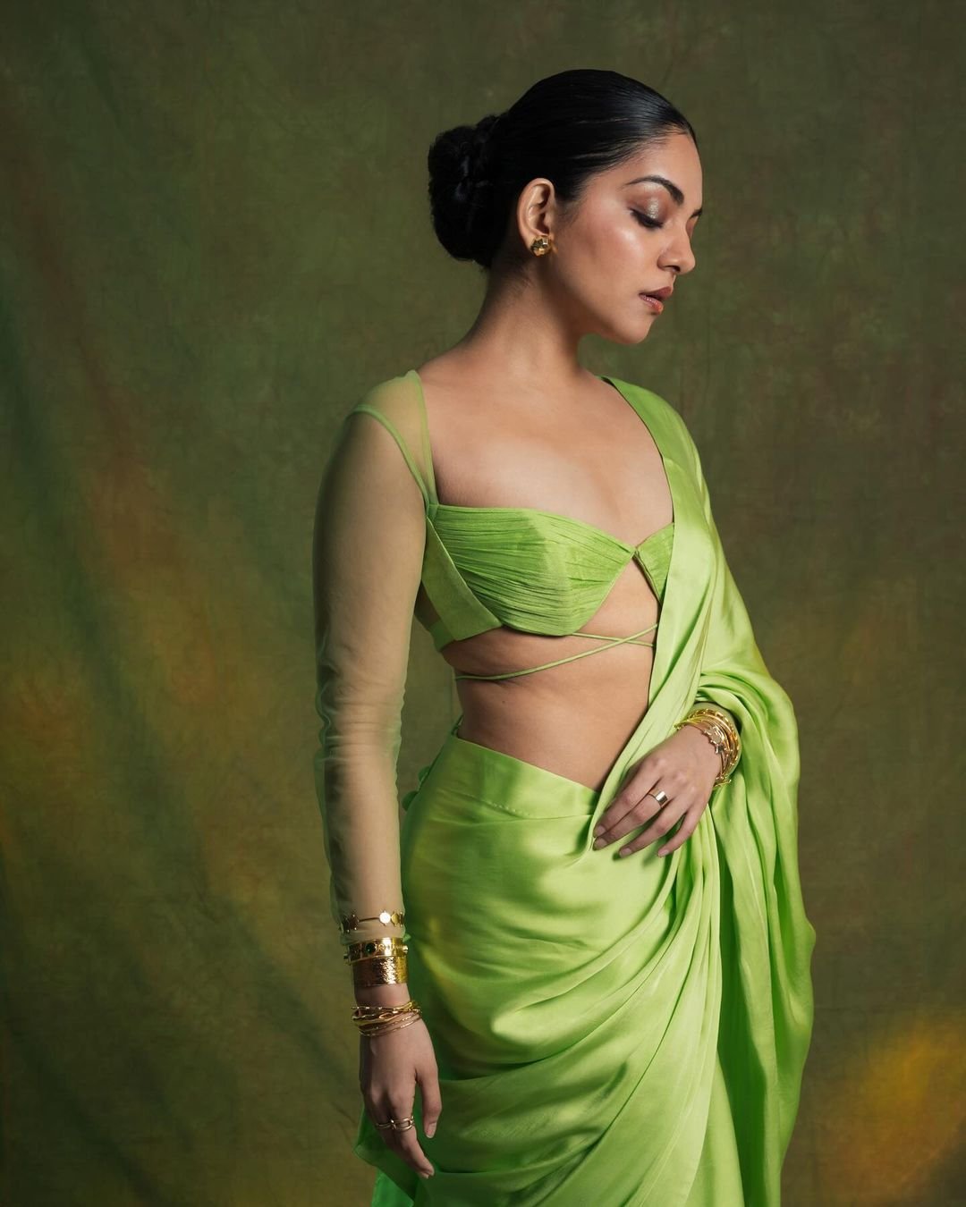 Ahaana-Krishna-Photos-in-Green-Saree-8