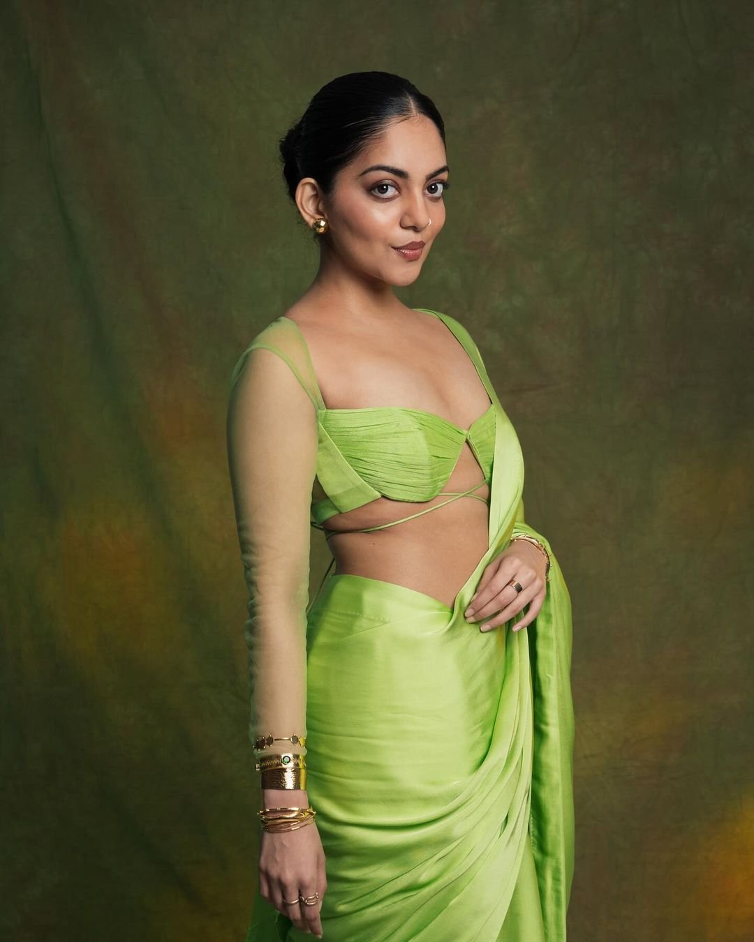 Ahaana-Krishna-Photos-in-Green-Saree-9