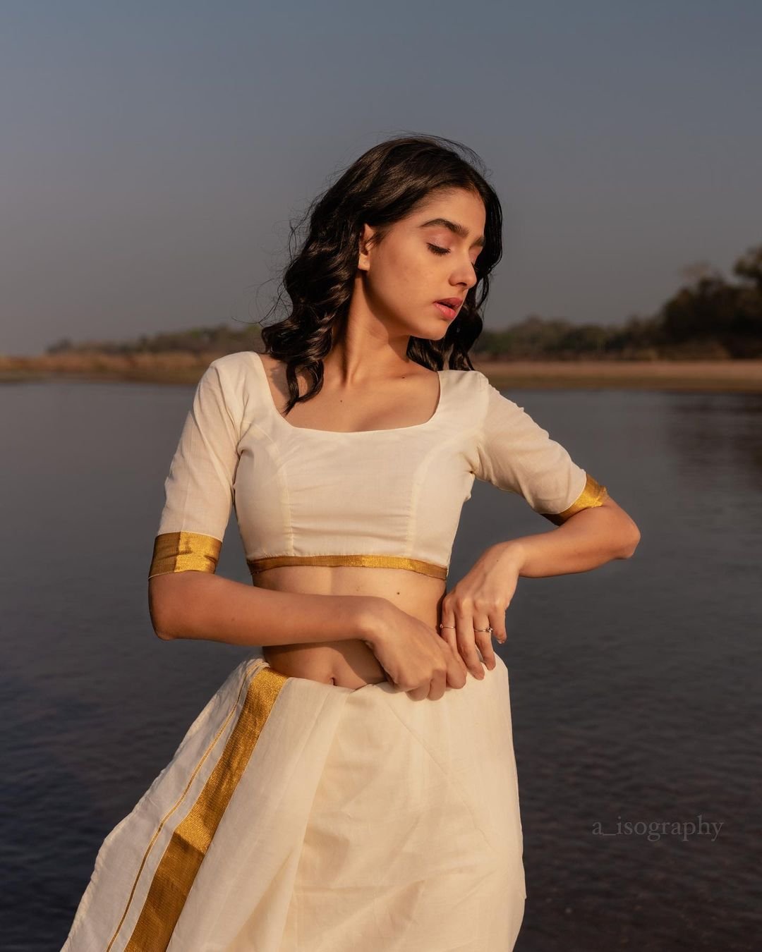 Anaswara-Rajan-New-Photoshoot-in-Kerala-Dress-3