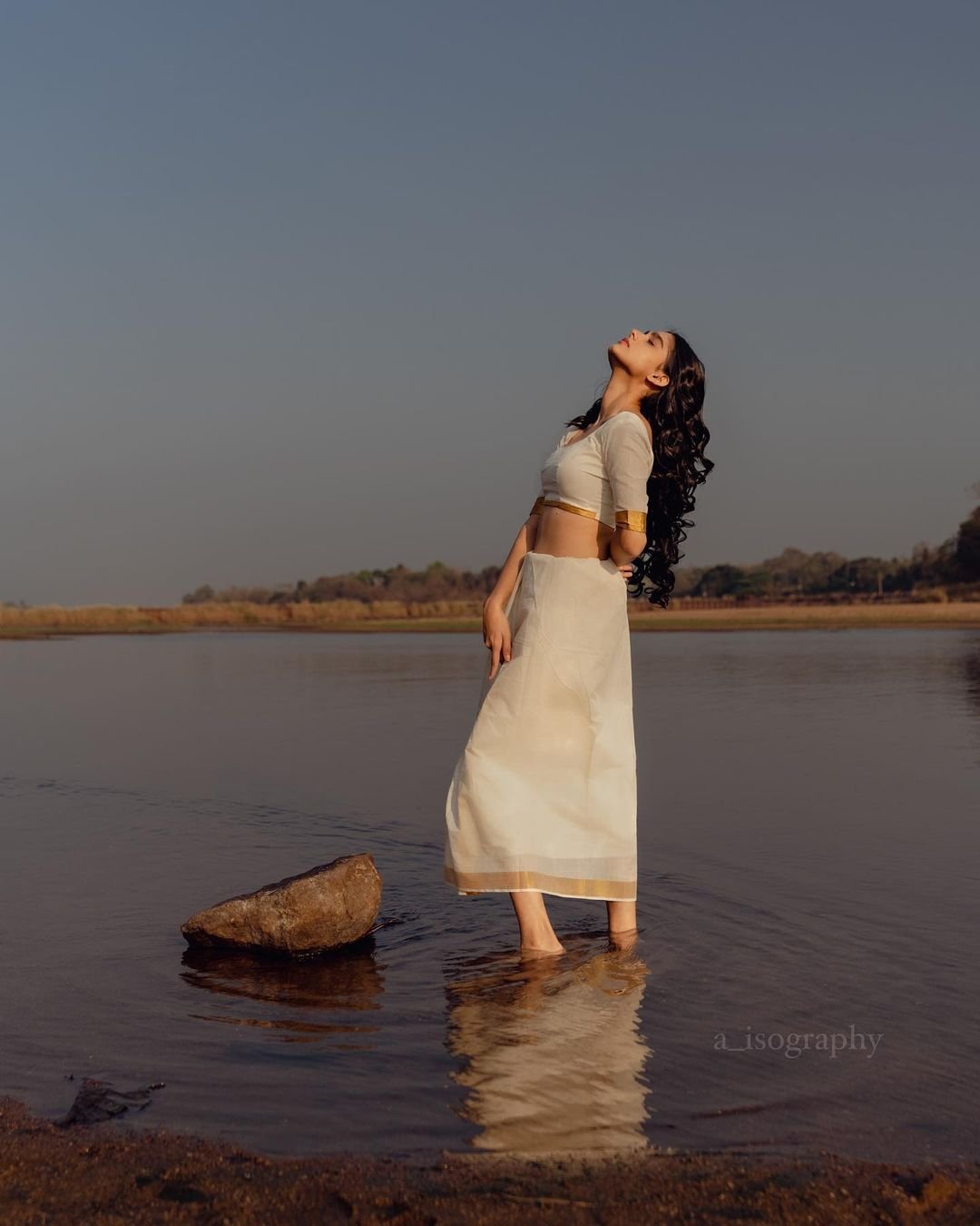Anaswara-Rajan-New-Photoshoot-in-Kerala-Dress-4