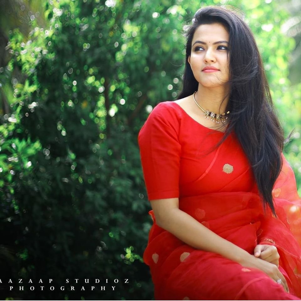 Aparna-Das-in-Red-Saree-6