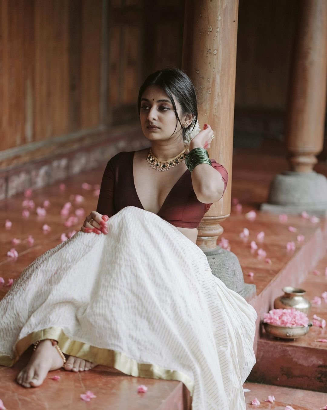 Esther-Anil-Glamorous-Photoshoot-9