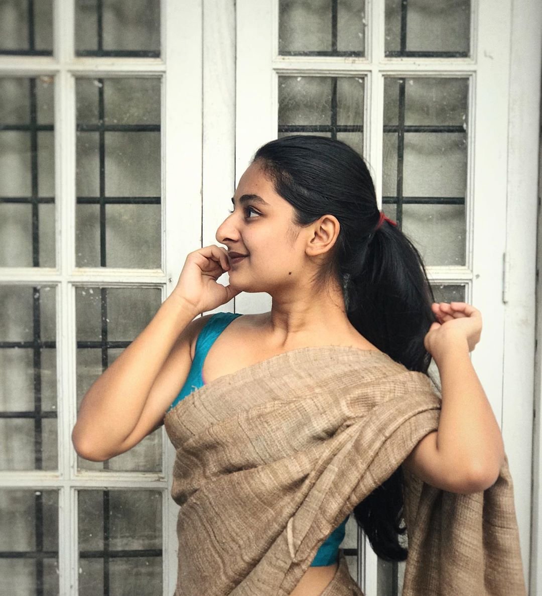 Esther-Anil-in-Saree-2