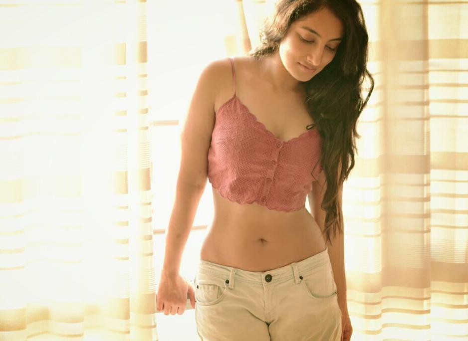 Moothon-famous-actresses-Melissa-Raju-Thomas-Photos-4