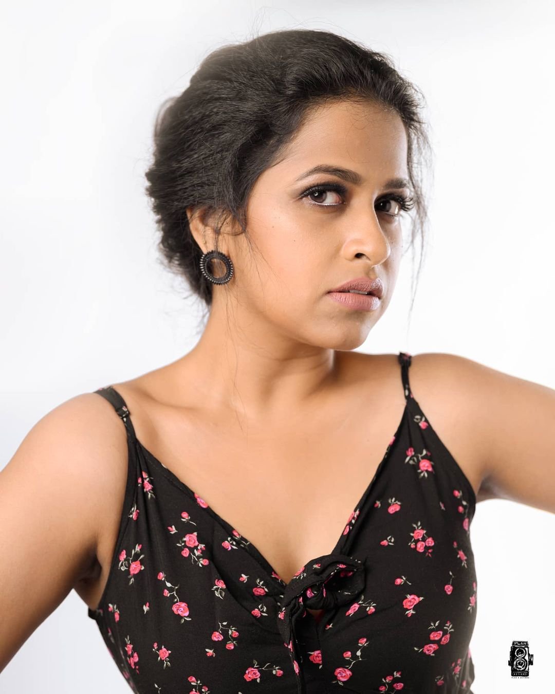 Sadhika-Venugopal-in-Modern-Dress-1